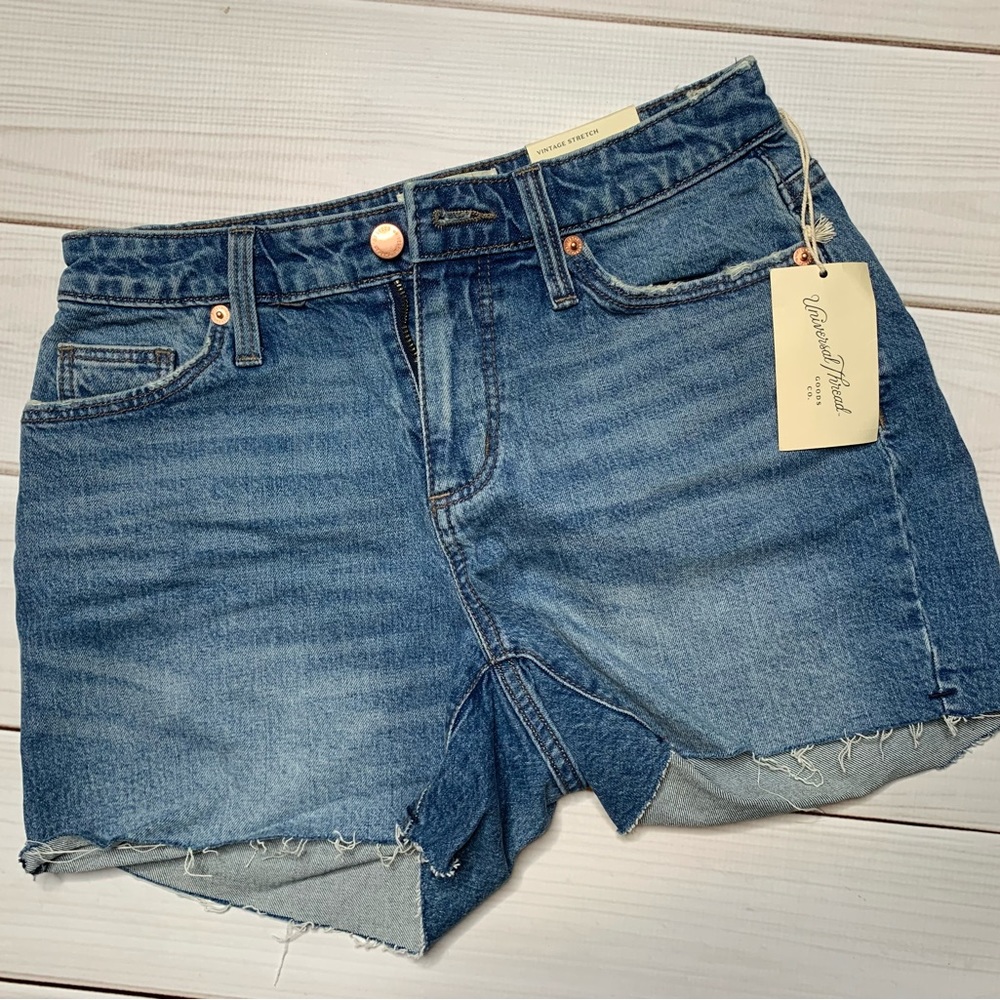 NWT Universal Threads Curvy Vintage Midi Jeans Shorts - Size 0/25